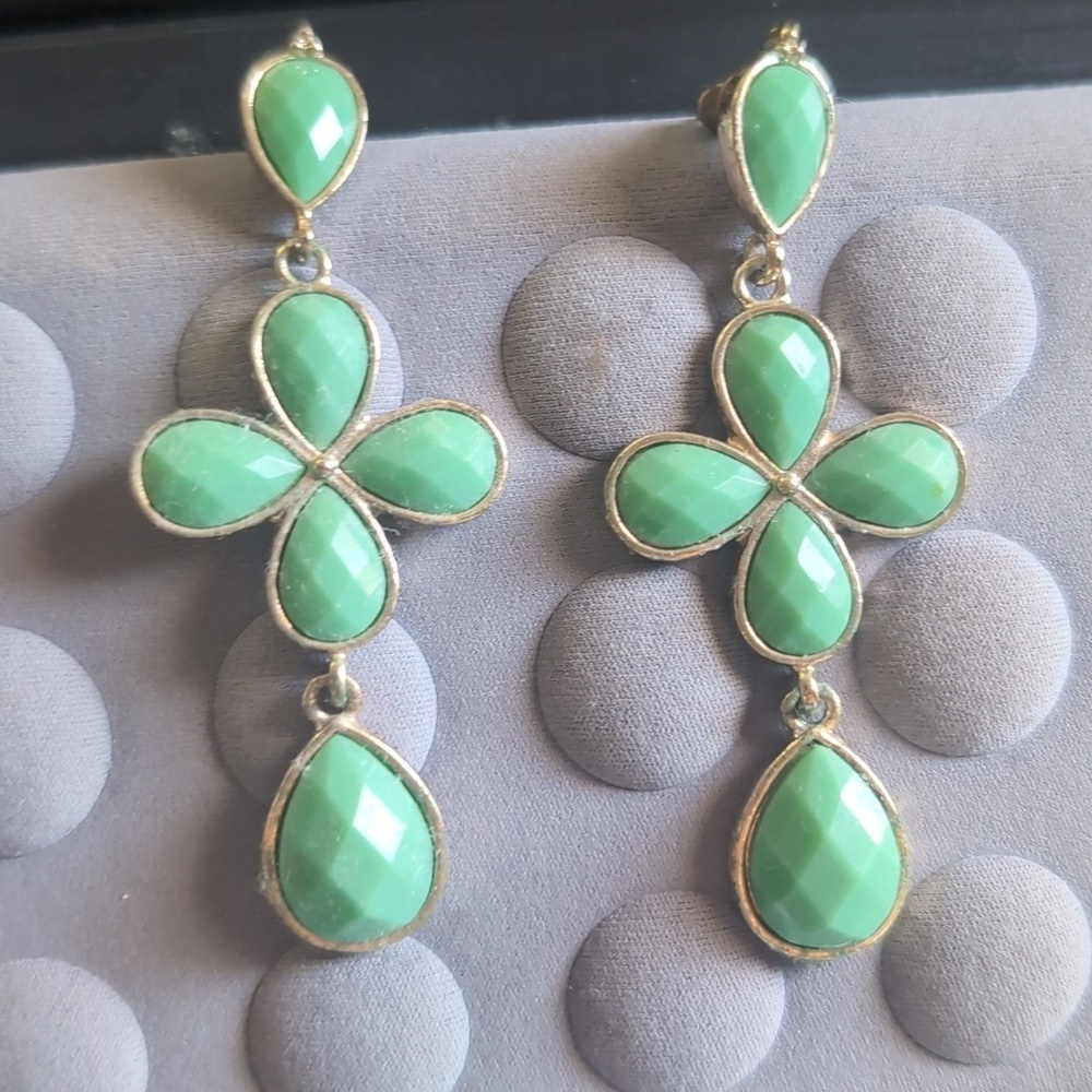 Gold Tone Emerald Crystal Long Dangle Flower Earrings Vintage